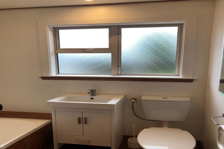 Photo of property in 11 Christian Street, Bryndwr, Christchurch, 8053