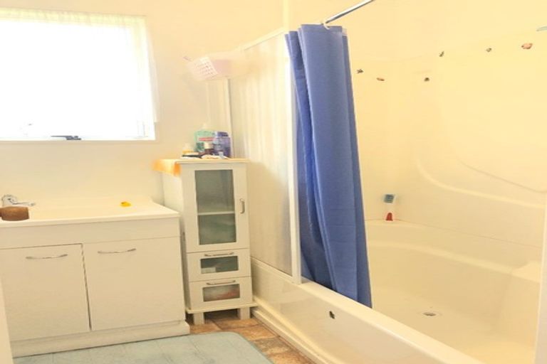 Photo of property in 1/6 Penion Drive, Flat Bush, Auckland, 2023