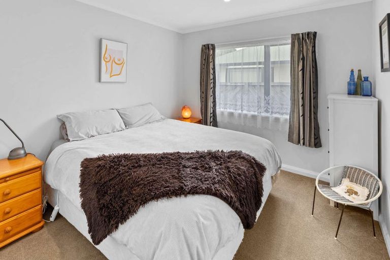 Photo of property in 28 Abby Road, Fitzherbert, Palmerston North, 4410