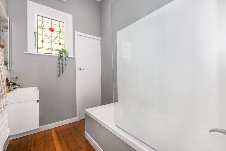 Photo of property in 26 Freeling Street, Island Bay, Wellington, 6023