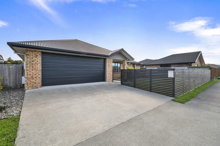Photo of property in 16 Chestnut Close, Kelvin Grove, Palmerston North, 4414