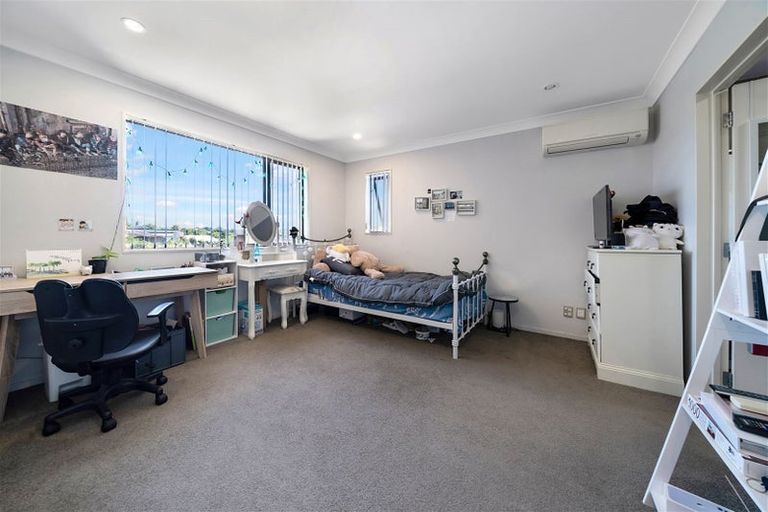 Photo of property in 23 Midhurst Avenue, Henderson, Auckland, 0612