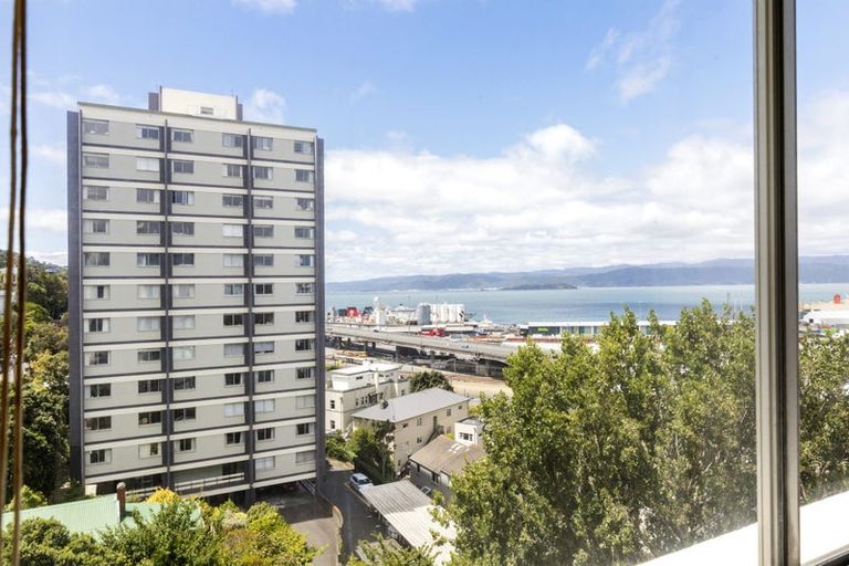 Photo of property in Grosvenor Flats, 19 Cottleville Terrace, Thorndon, Wellington, 6011