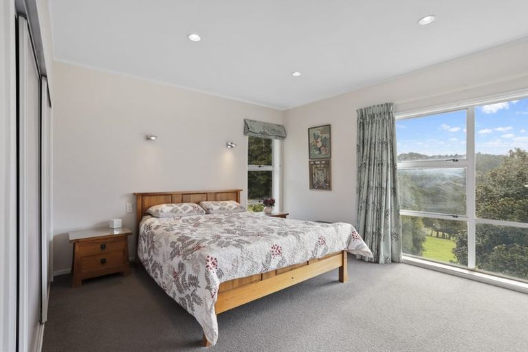 Photo of property in 267 Forest Hill Road, Waiatarua, Auckland, 0612