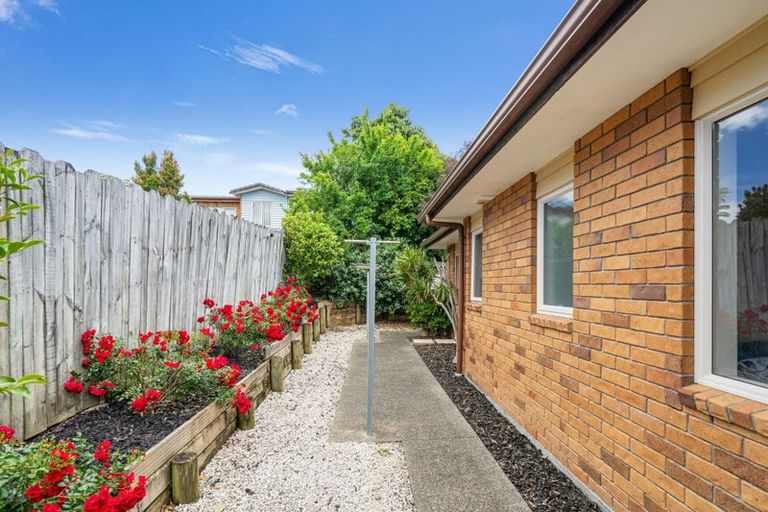 Photo of property in 8 Neaptide Close, Red Beach, 0932