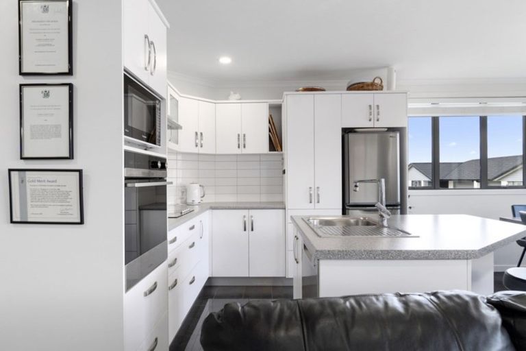 Photo of property in Waterview Estate, 6/4 Greystone Place, Omokoroa, 3114