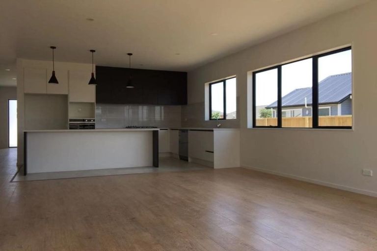 Photo of property in 6 Twin Parks Rise, Papakura, 2110