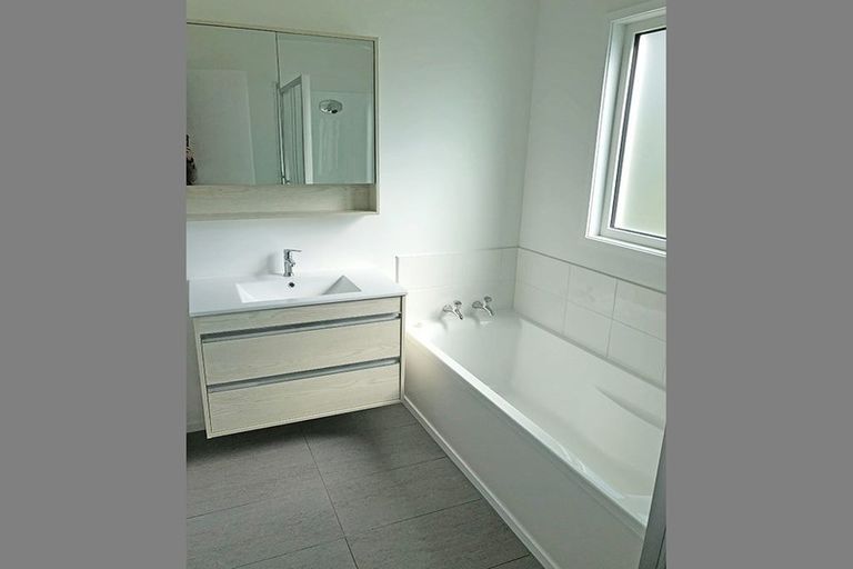 Photo of property in 1/18 Tironui Station Road East, Papakura, 2112