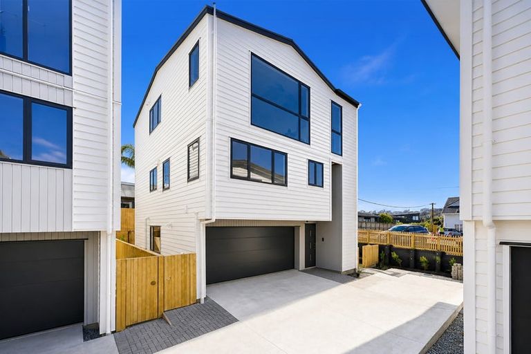 Photo of property in 17 Rock Isle Road, Torbay, Auckland, 0630
