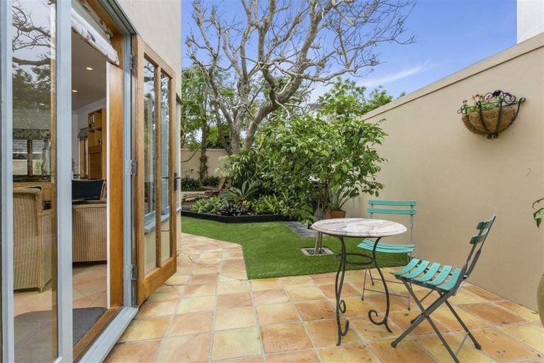 Photo of property in 1/15 Sylvan Park Avenue, Milford, Auckland, 0620