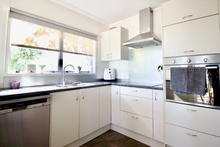 Photo of property in 6 Pahi Place, West Harbour, Auckland, 0618