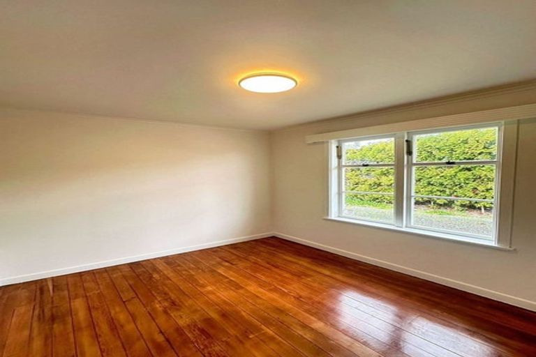 Photo of property in 479 Waitakere Road, Taupaki, Henderson, 0782
