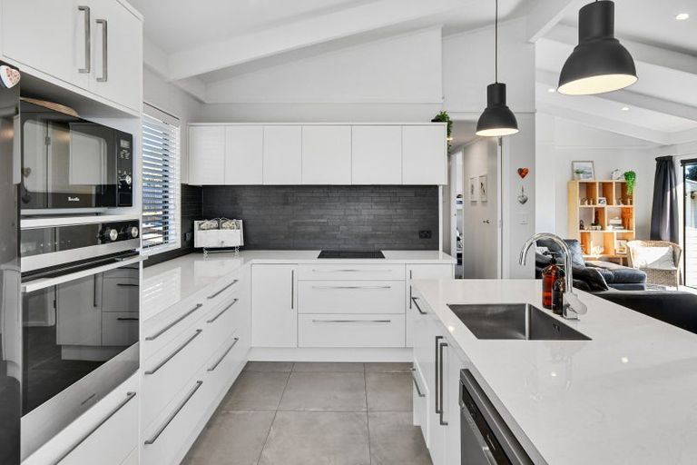 Photo of property in 12 Mareretu Avenue, Patumahoe, Pukekohe, 2679