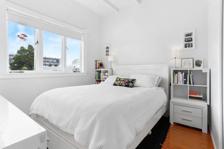 Photo of property in 4 Bowers Road, Glen Eden, Auckland, 0602