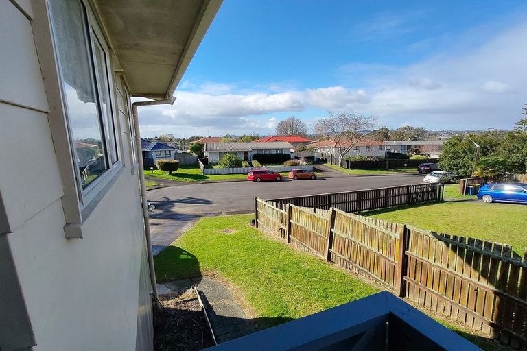 Photo of property in 20 Foyle Place, Glendene, Auckland, 0602