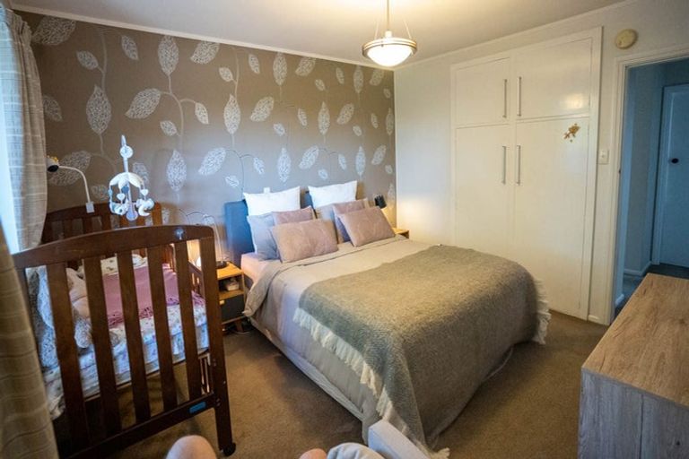 Photo of property in 35 Montclare Avenue, Avonhead, Christchurch, 8042