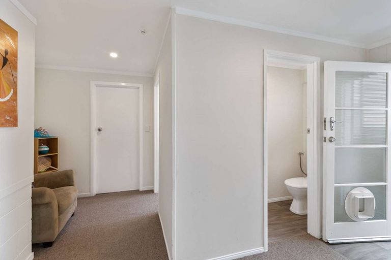 Photo of property in 12 Norfolk Rise, Waiuku, 2123