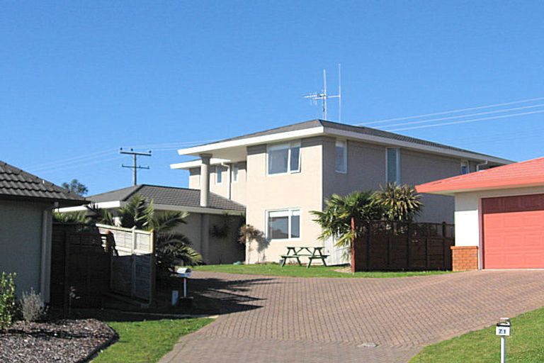 Photo of property in 69 Nielsen Gardens, Rototuna, Hamilton, 3210
