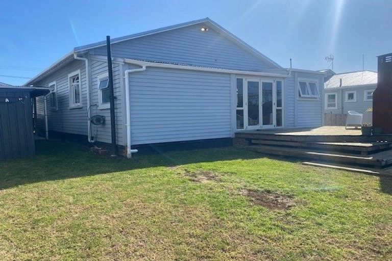 Photo of property in 373 Carrington Street, Upper Vogeltown, New Plymouth, 4310
