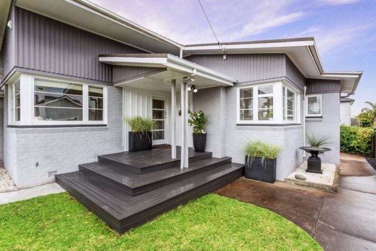 Photo of property in 15 Eversleigh Road, Belmont, Auckland, 0622