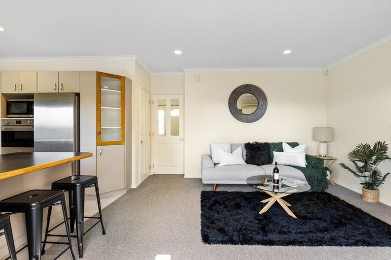 Photo of property in 6 Rosehill Way, Taradale, Napier, 4112