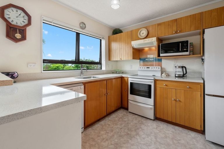 Photo of property in 2/2 Law Street, Torbay, Auckland, 0630