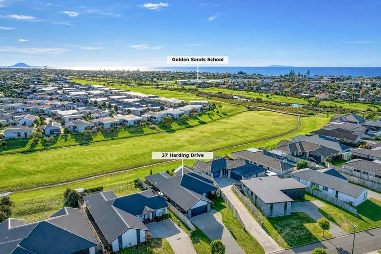 Photo of property in 37 Harding Drive, Papamoa Beach, Papamoa, 3118