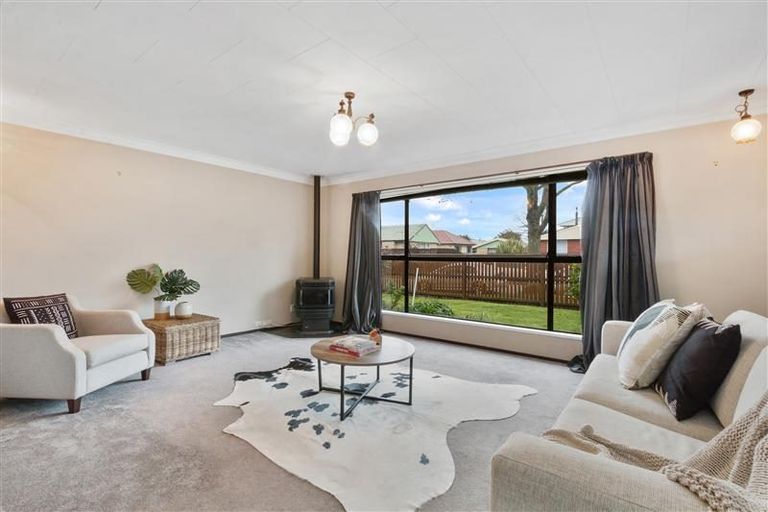 Photo of property in 4 Brookby Crescent, Avonhead, Christchurch, 8042