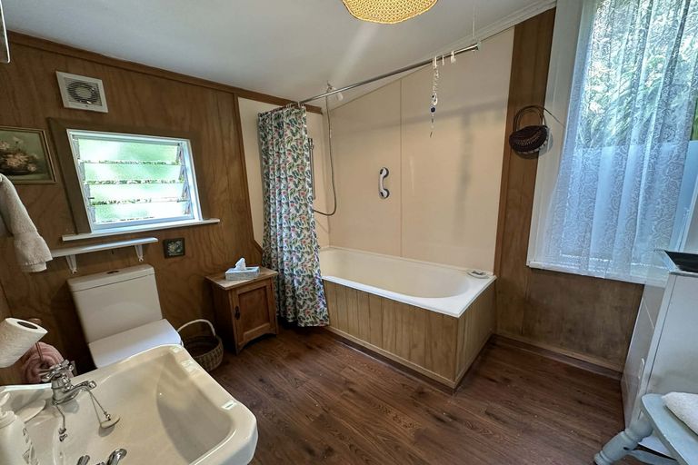 Photo of property in 1b Burkes Drive, Saint Leonards, Dunedin, 9022