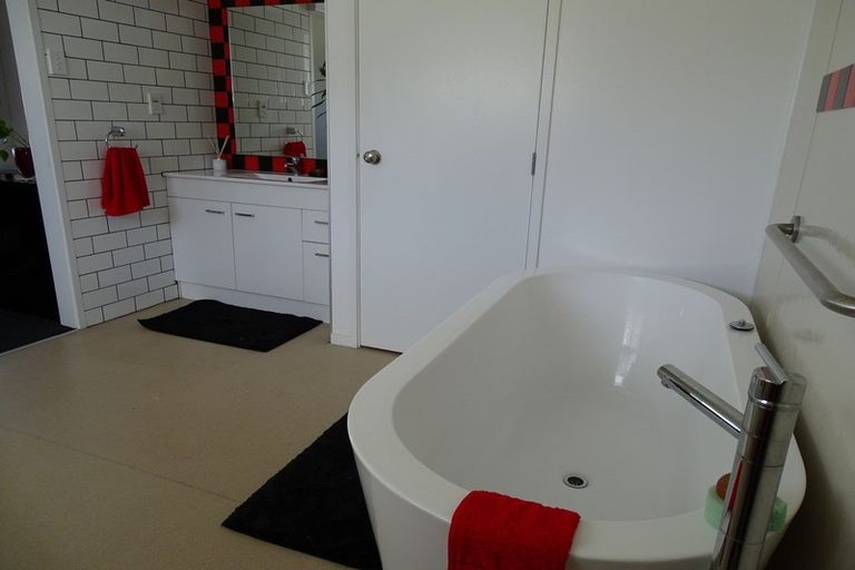 Photo of property in 74 Aorangi Road, Paeroa, 3600