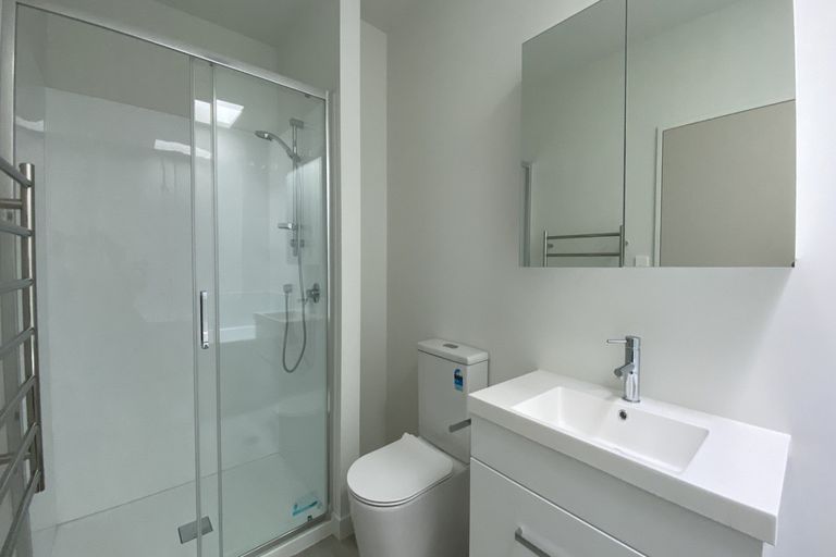 Photo of property in 5/2 Moor Avenue, Te Atatu Peninsula, Auckland, 0610