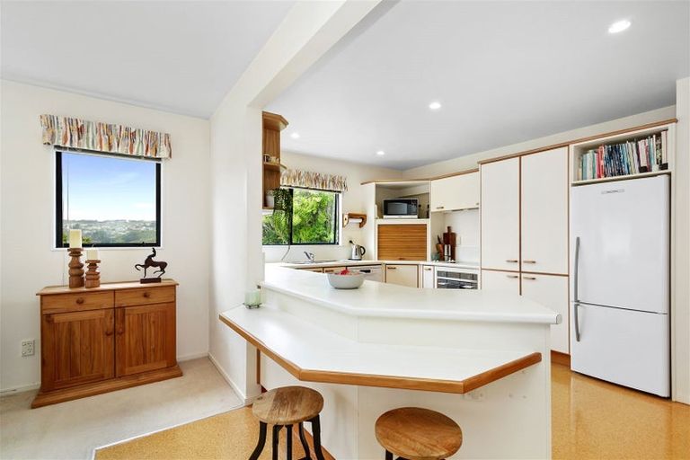 Photo of property in 147 Westchester Drive, Churton Park, Wellington, 6037