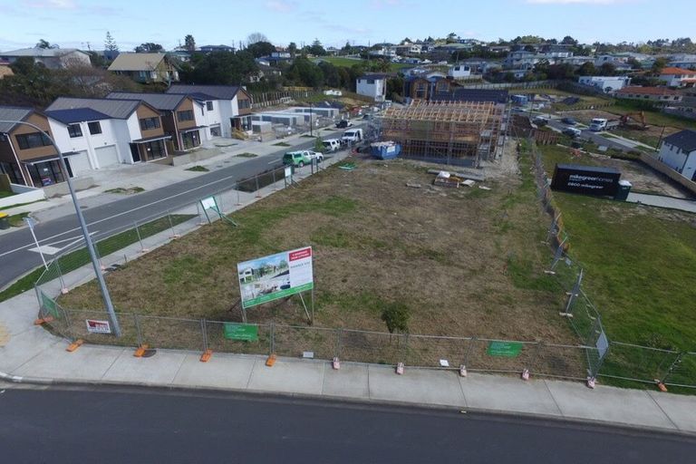 Photo of property in 17 Seafarer Crescent, Stanmore Bay, Whangaparaoa, 0932