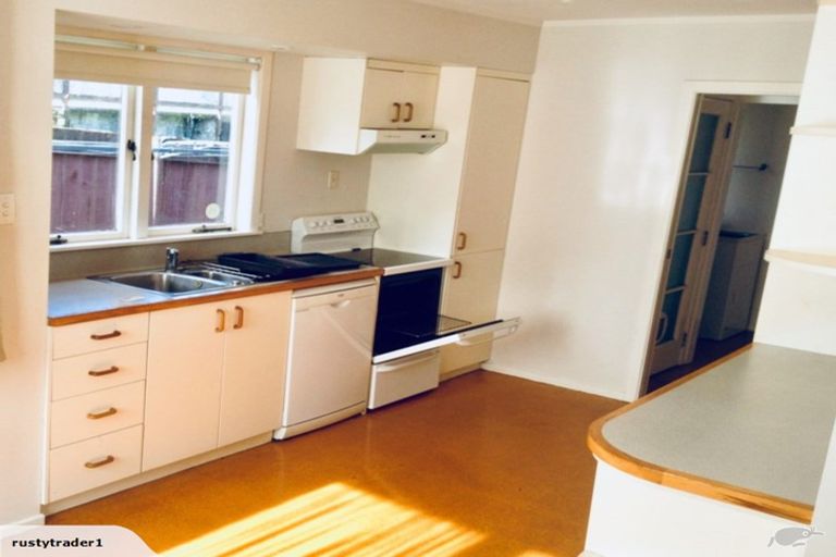 Photo of property in 21 Lantana Road, Green Bay, Auckland, 0604