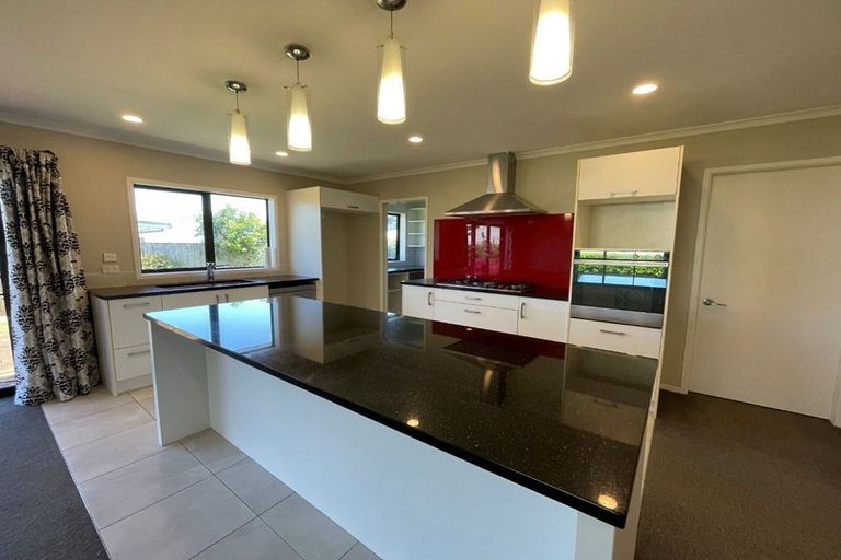 Photo of property in 6 Rayner Way, Glen Avon, New Plymouth, 4312