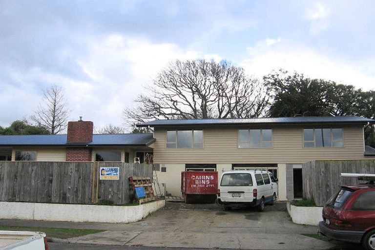 Photo of property in 14 Churchill Avenue, Hokowhitu, Palmerston North, 4410