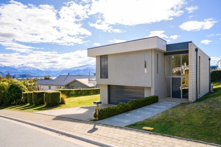 Photo of property in 5 Bovett Place, Wanaka, 9305