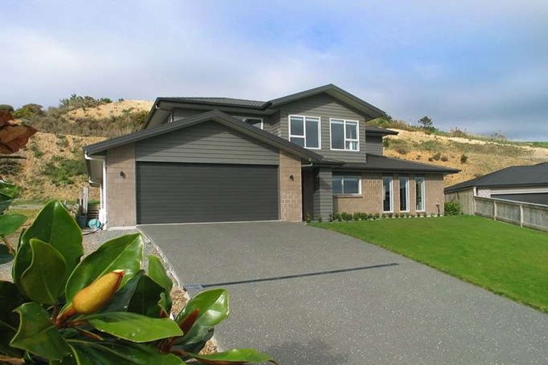 Photo of property in 22 The Fjord, Aotea, Porirua, 5024
