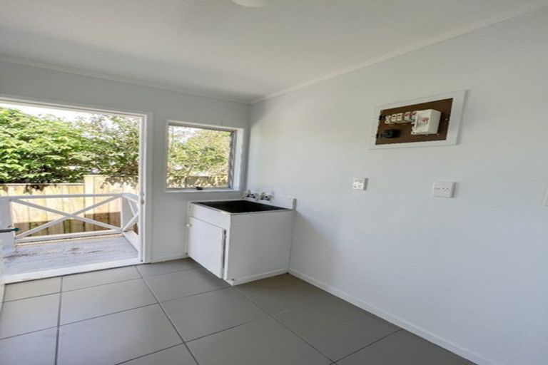 Photo of property in 1/43 Hutchinson Avenue, New Lynn, Auckland, 0600