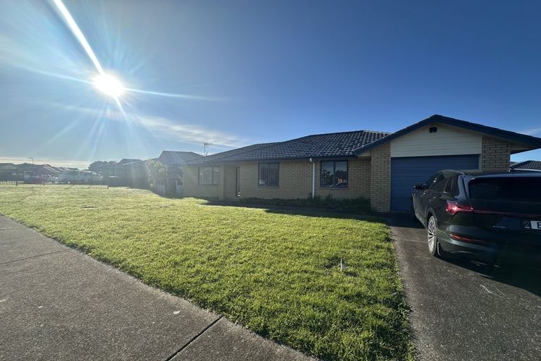 Photo of property in 2 Reef Place, Mangere, Auckland, 2022
