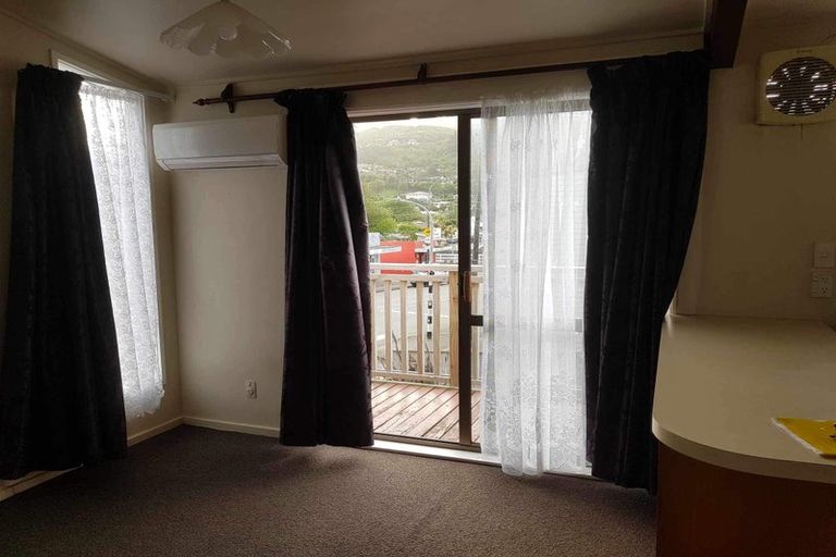 Photo of property in 1/21 Collins Avenue, Tawa, Wellington, 5028