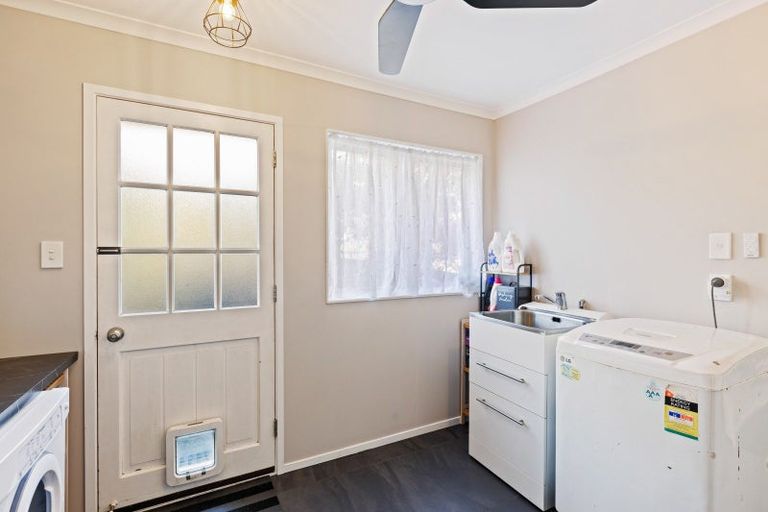 Photo of property in 4 Cargill Place, Frankleigh Park, New Plymouth, 4310