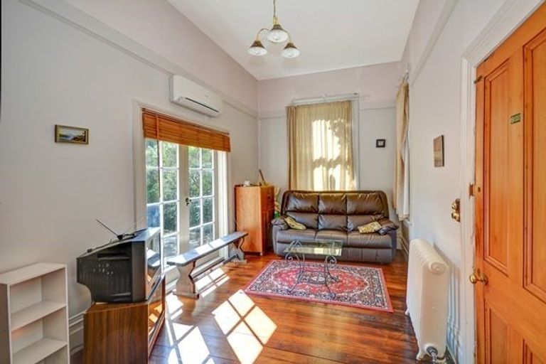 Photo of property in Hawthorn House, 16 Hawthorn Avenue, Mornington, Dunedin, 9011