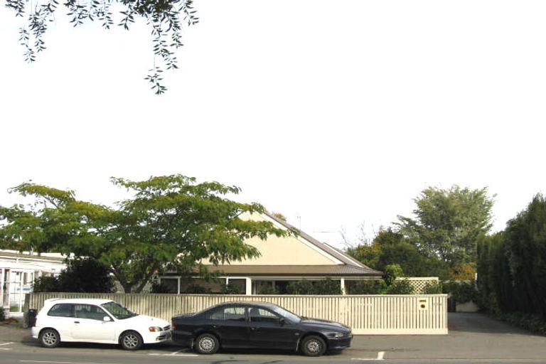Photo of property in 1/11 Memorial Avenue, Ilam, Christchurch, 8053