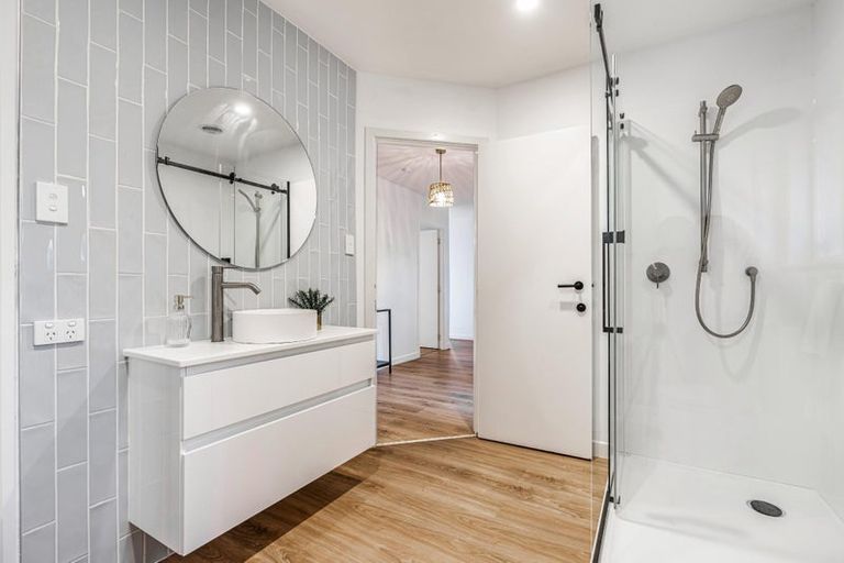 Photo of property in 243a Glengarry Road, Glen Eden, Auckland, 0602