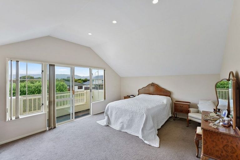 Photo of property in 17 Watson Drive, Paraparaumu Beach, Paraparaumu, 5032