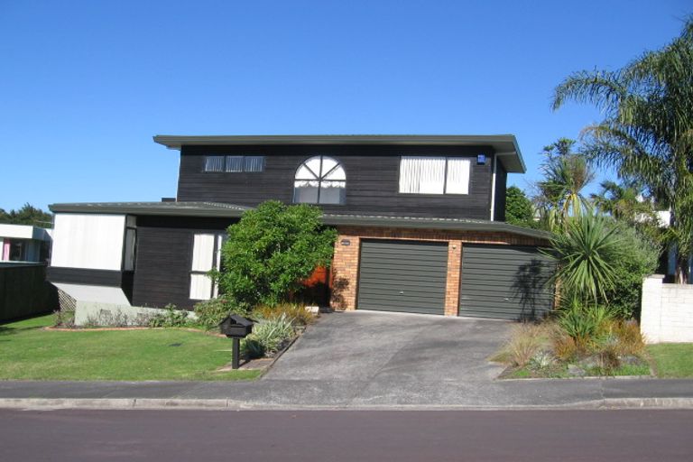 Photo of property in 9 Oakpark Place, West Harbour, Auckland, 0618