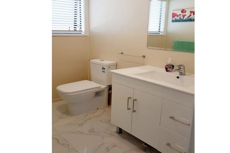 Photo of property in 71b Solar Road, Glen Eden, Auckland, 0602