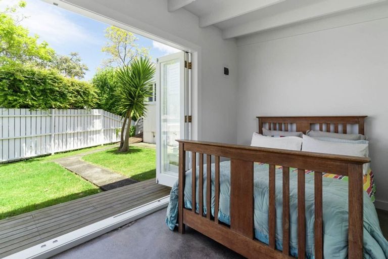 Photo of property in 92 Astley Avenue, New Lynn, Auckland, 0600
