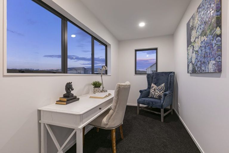 Photo of property in 2 Paparahi Place, Wainui, Silverdale, 0992